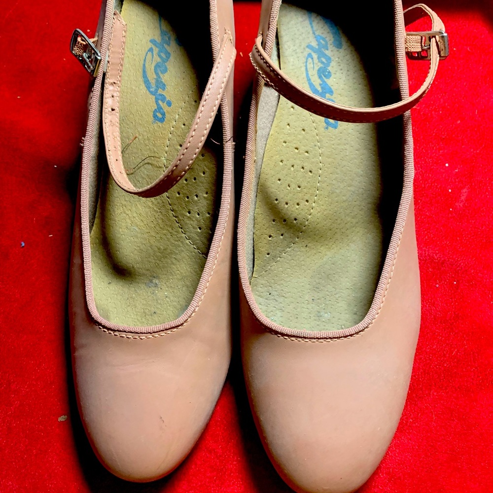 Dance/tap shoes